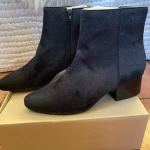 Urban Outfitters pola calf hair ankle boots. Navy. Size 9 /40